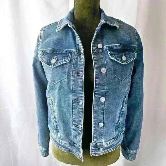✨Like New✨ Express Women's Light Wash Denim Trucker Jacket, Blue, Size XS - Picture 3 of 8